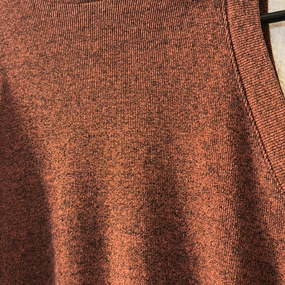 Concepts maroon turtleneck tank top - Picture 2 of 5